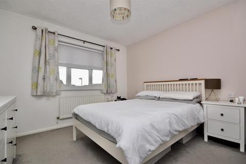 21 Compton Close, Taunton, TA2 7UD
