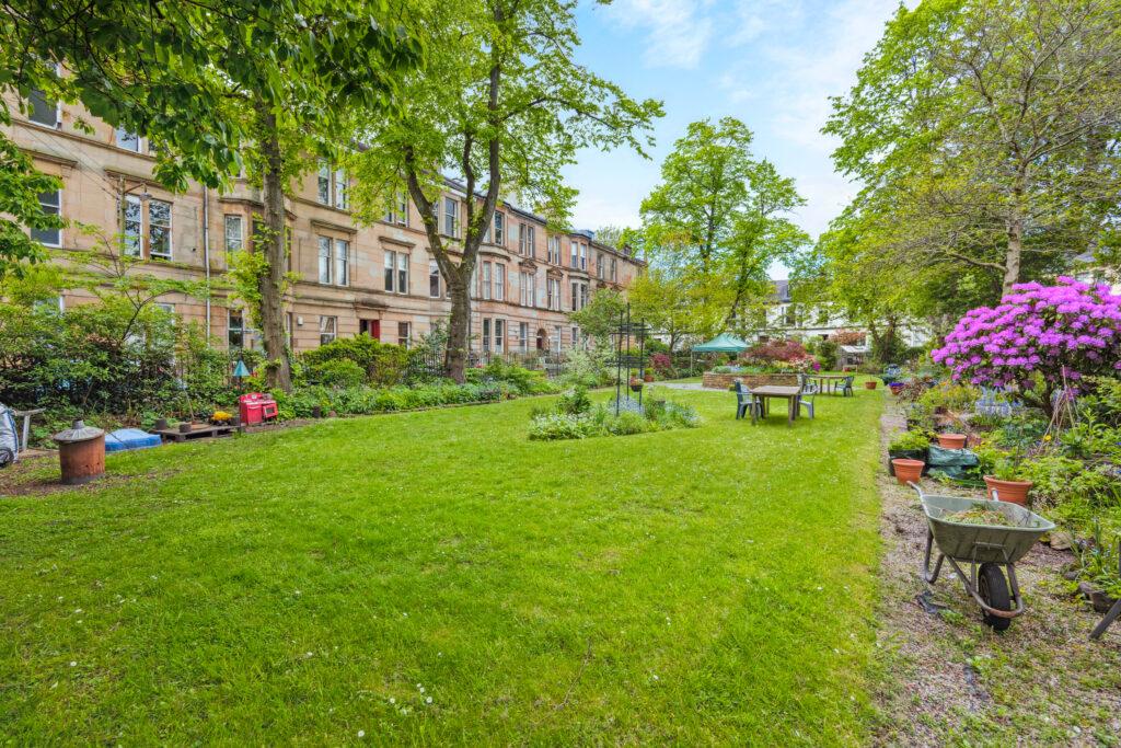 Holyrood Crescent, Glasgow, G20 6HJ 2 bed flat for sale £275,000