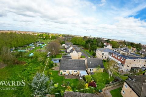 3 bedroom detached bungalow for sale, Badgerwood Close, Lowestoft