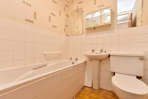 8, Alpha Court Hillside Road, Whyteleafe, CR3 0BU