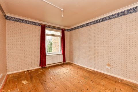 8, Alpha Court Hillside Road, Whyteleafe, CR3 0BU