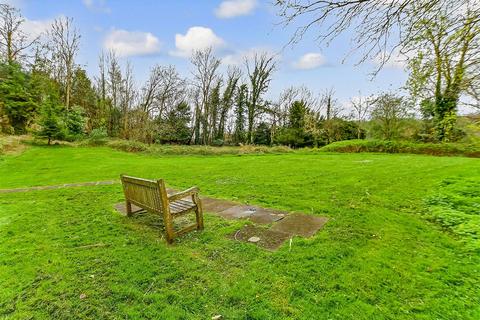 8, Alpha Court Hillside Road, Whyteleafe, CR3 0BU