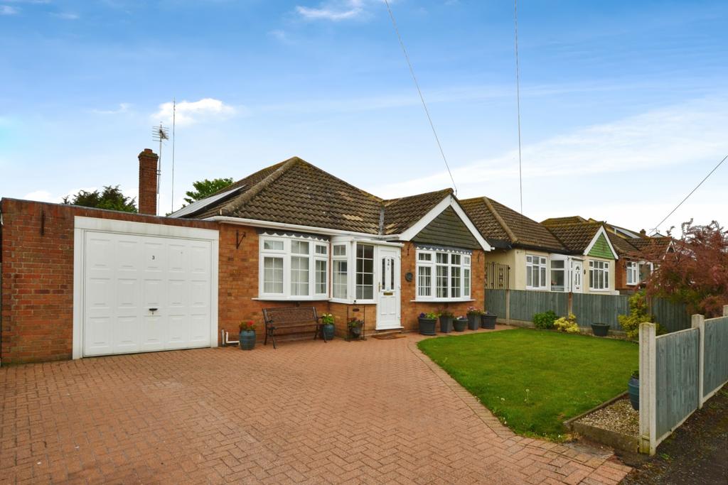 2 Bedroom Detached Bungalow for Sale