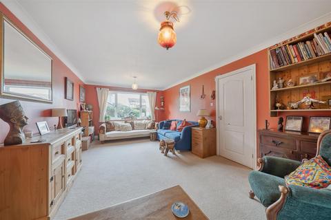5 bedroom detached house for sale, Barrington Close