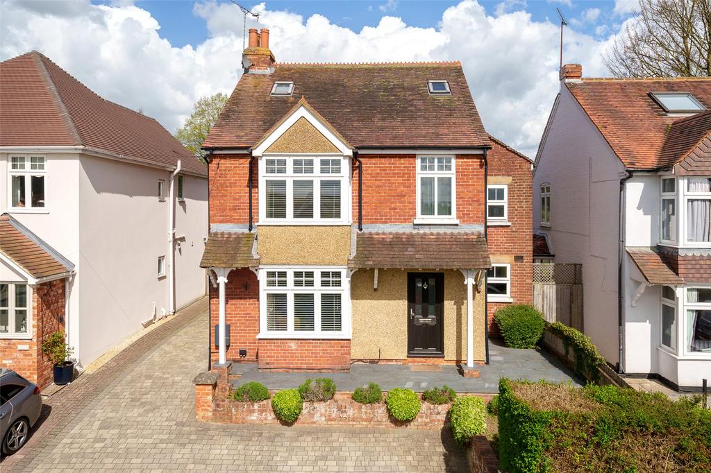 Wokingham, Berkshire RG40 4 bed detached house for sale £1,000,000
