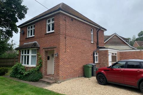 3 bedroom detached house to rent, Andover Drove, Newbury RG20