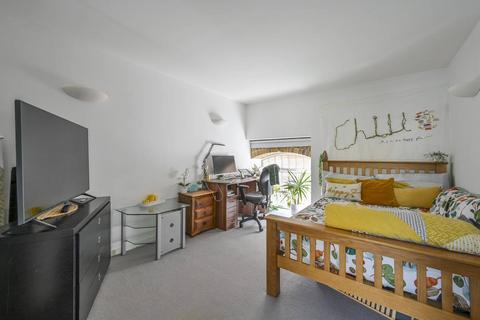 2 bedroom flat to rent, The Grainstore, Royal Docks, London, E16