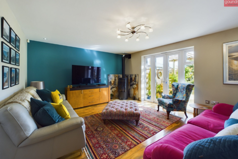 25 Park Kres, St Agnes, TR5 0AL