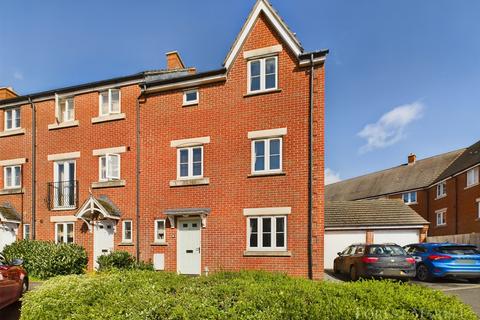 4 bedroom end of terrace house for sale, Harris Close, Frome