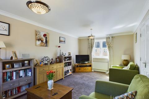 4 bedroom end of terrace house for sale, Harris Close, Frome
