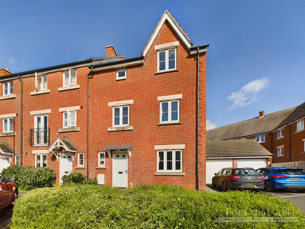 Harris Close, Frome 4 bed end of terrace house for sale £350,000