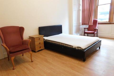 3 bedroom flat to rent, 212, Bruntsfield Place, Edinburgh, EH10 4DE