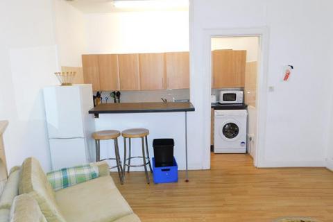 3 bedroom flat to rent, 212, Bruntsfield Place, Edinburgh, EH10 4DE