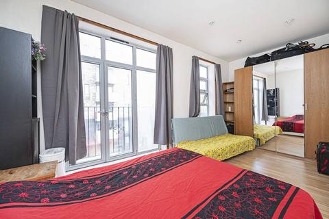 2 bedroom flat for sale, White Horse Lane, Stepney, London, E1