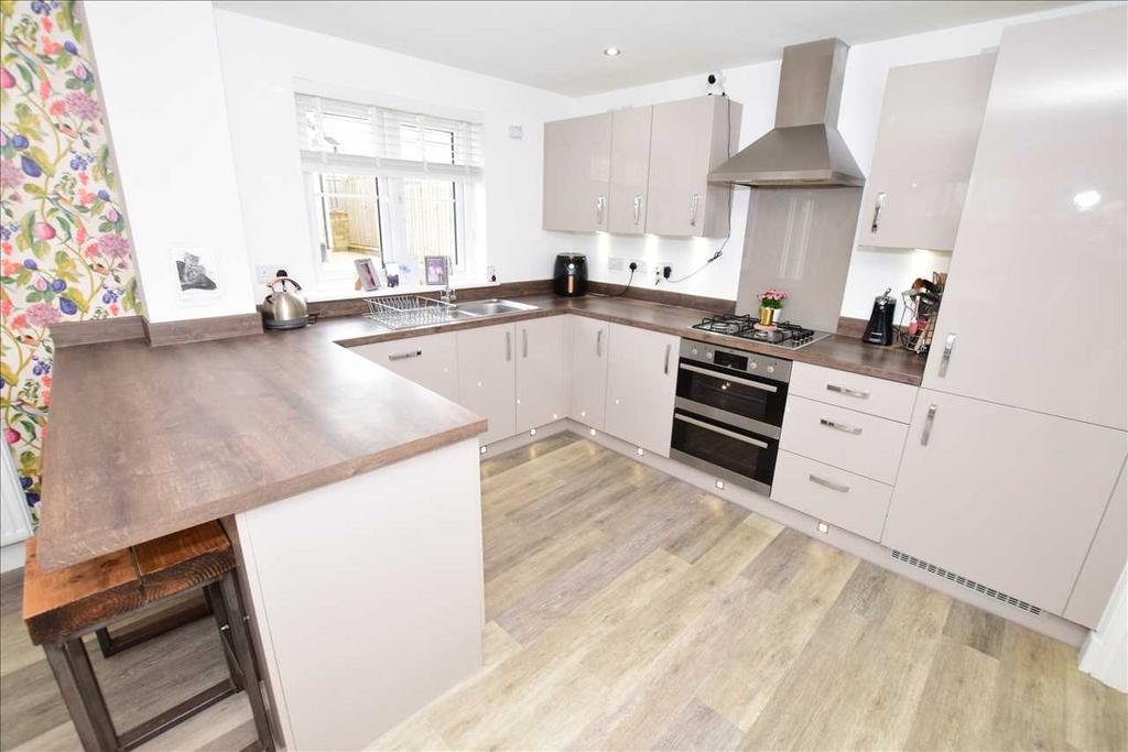 Kitchen / Dining