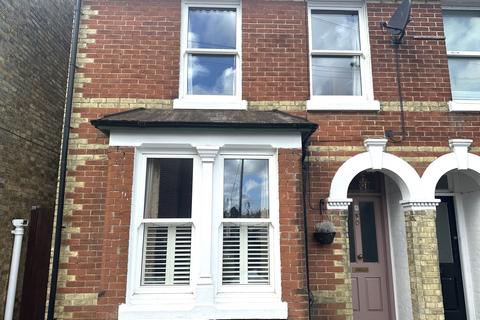 3 bedroom end of terrace house to rent, Guildford Road, Canterbury
