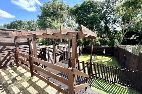 12 Thrigby Road, Chessington, KT9 2AQ
