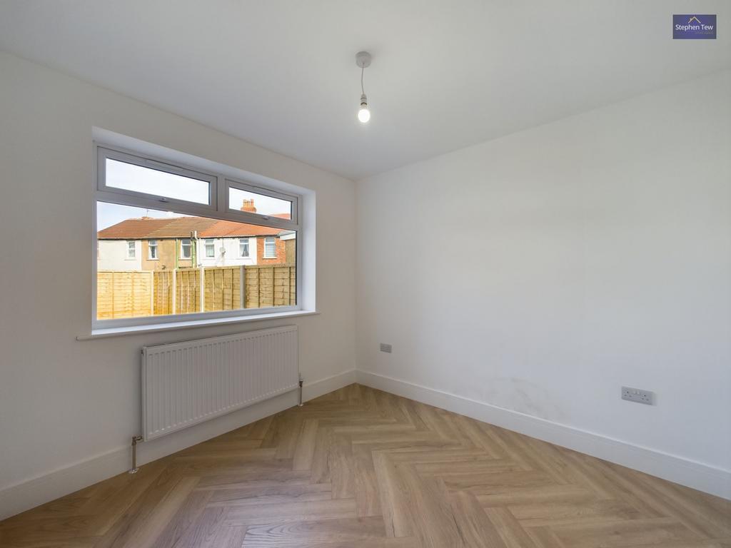 Dining Room / Bedroom 5