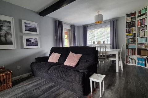 15 Diamond Drive, Irthlingborough, Wellingborough, NN9 5PT