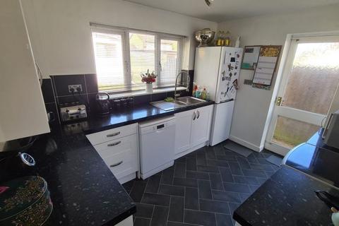 15 Diamond Drive, Irthlingborough, Wellingborough, NN9 5PT
