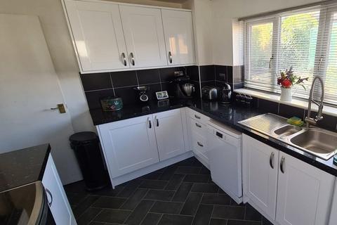 15 Diamond Drive, Irthlingborough, Wellingborough, NN9 5PT