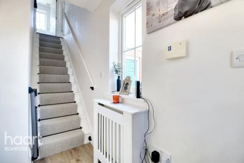 21 Burleigh Close, Romford, RM7 8BA