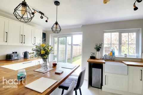 21 Burleigh Close, Romford, RM7 8BA