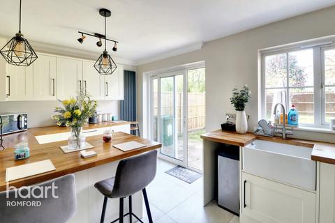 21 Burleigh Close, Romford, RM7 8BA