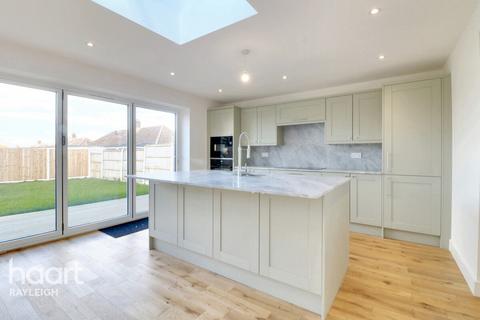 4 bedroom semi-detached house for sale, Louis Drive, Rayleigh