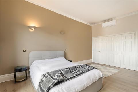 2 bedroom flat to rent, Lancaster Gate, London, W2.