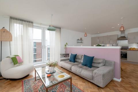 3 bedroom flat for sale, Flat 18, 13, Arneil Drive, Edinburgh, EH5 2GS