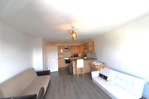 2 bedroom flat to rent, Stockbridge Close