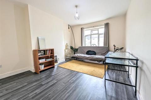 3 bedroom apartment to rent, Beech Court, Pitt Crescent, London