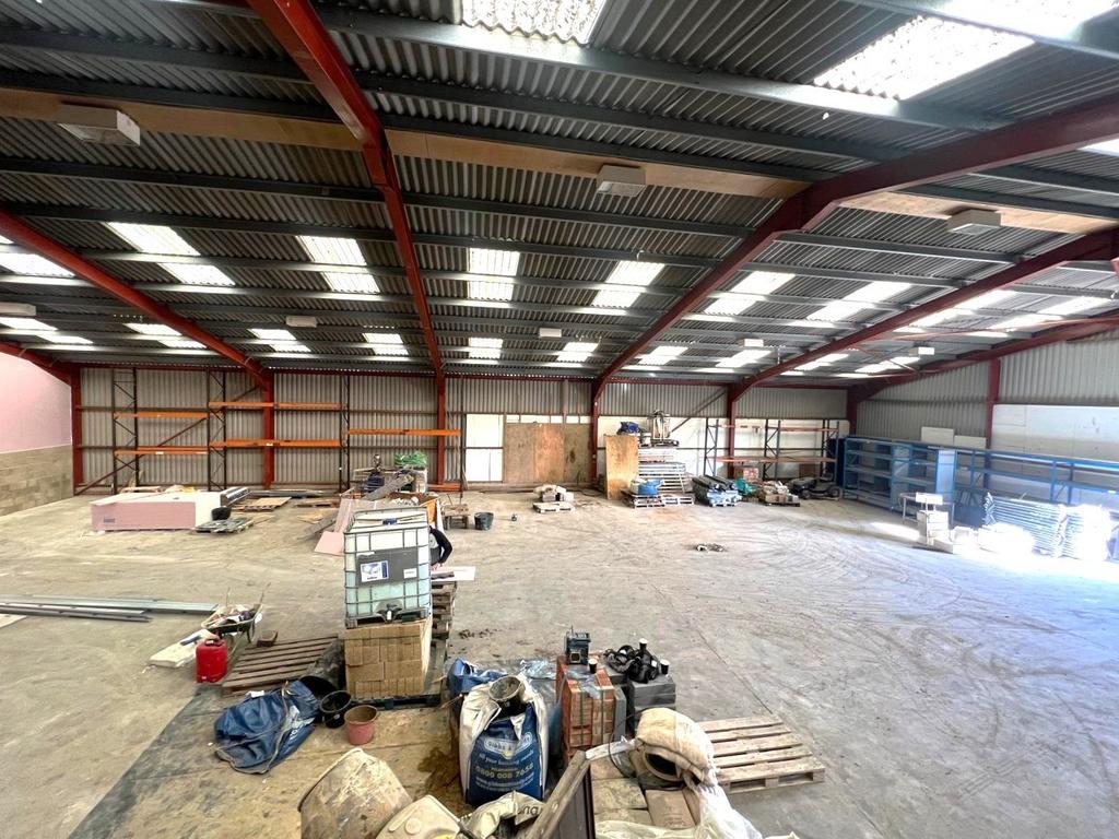 Industrial Warehouse To Let, Cranfield, Bedfordsh