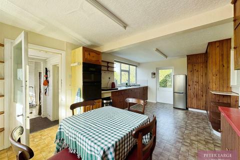 5 bedroom detached house for sale, 18 Dyserth Road, Rhyl, Denbighshire, LL18 4DP