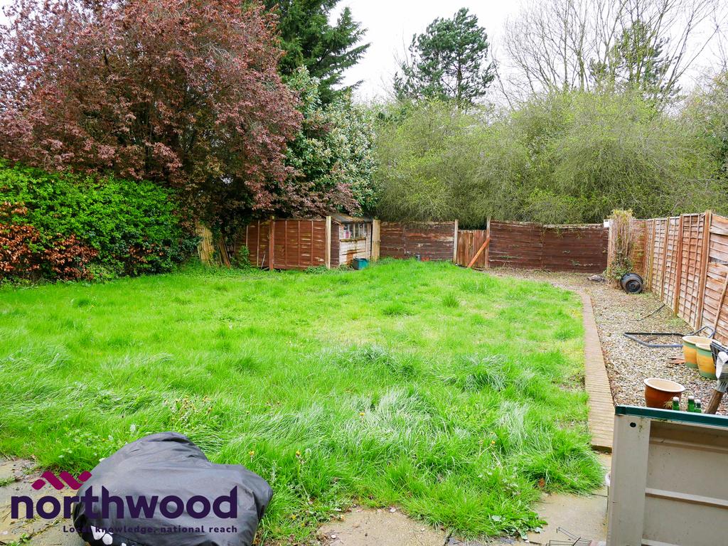 Maes Brenin, Wrexham, Wrexham, LL13 3 bed terraced house for sale £