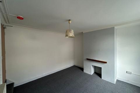 2 bedroom terraced house to rent, Woodview Grove, Holbeck, Leeds