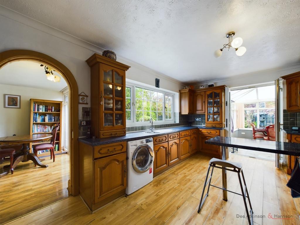 Kitchen/Breakfast Area