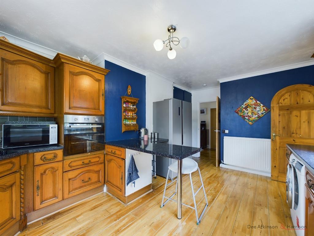 Kitchen/Breakfast Area