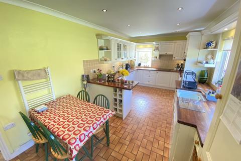 3 bedroom detached house for sale, East Williamston, Tenby, Sir Benfro, SA70