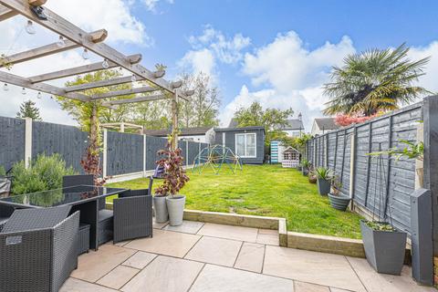 4 bedroom semi-detached house for sale, Station Road, Leigh-on-sea, SS9
