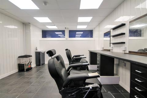 Hairdresser and barber shop to rent, Runcorn, WA7 2DY