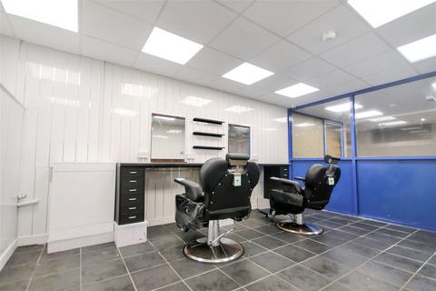 Hairdresser and barber shop to rent, Runcorn, WA7 2DY