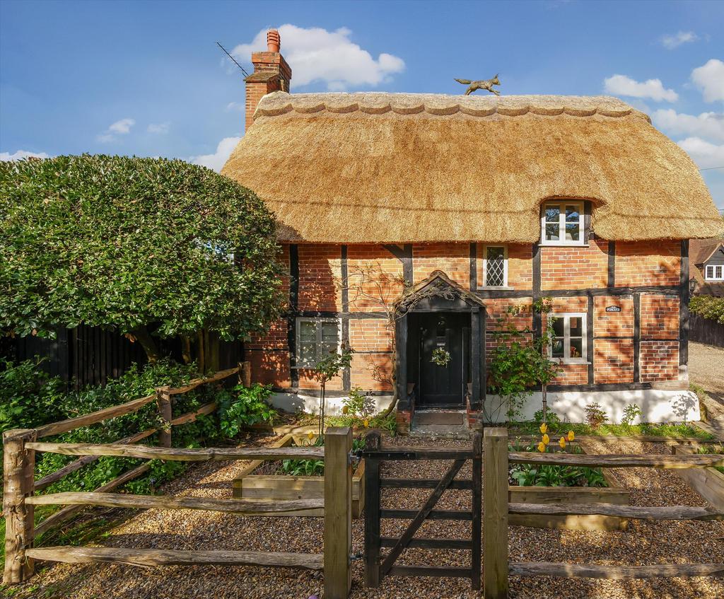 Wicks Lane, Shurlock Row, Reading, Berkshire, RG10 4 bed detached house