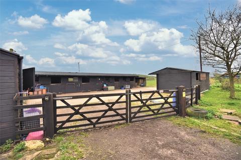 3 bedroom equestrian property for sale, Oak Cottages, Hogshaw, Buckinghamshire.