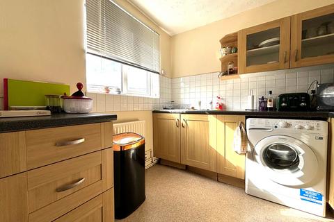 2 bedroom apartment to rent, Charminster Close, Swindon SN3