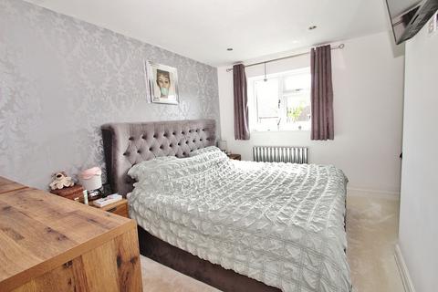 81 Barrington Close, Witney, OX28 5FJ