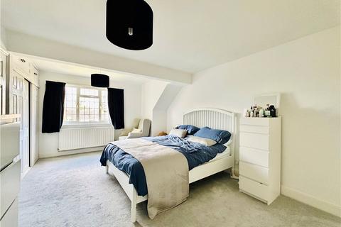 5 bedroom detached house to rent, Fox Close, Woking, Surrey, GU22