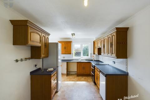 3 bedroom terraced house to rent, Galloway, Aylesbury