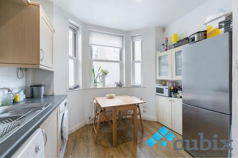 4 bedroom terraced house to rent, Searles Road, London SE1